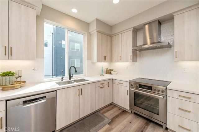 824 s harbor blvd, Santa Ana, CA 92704