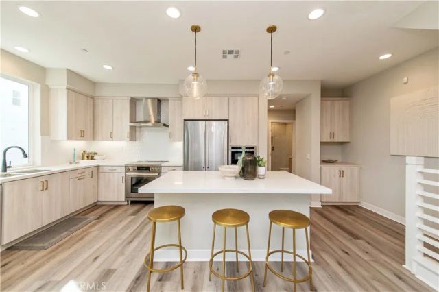 824 s harbor blvd, Santa Ana, CA 92704
