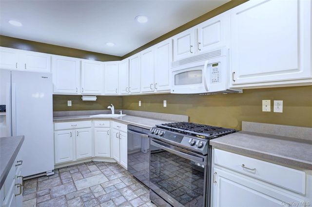 27 Underhill Drive, Pomona, NY 10970