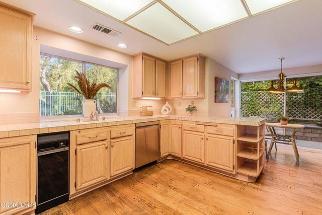 368 Pellburne Court, Simi Valley, CA 93065