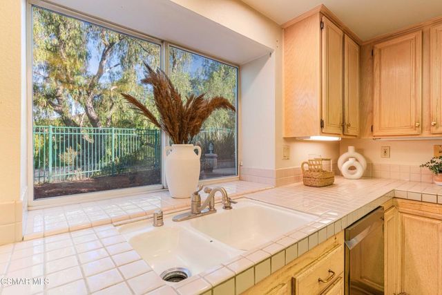 368 Pellburne Court, Simi Valley, CA 93065