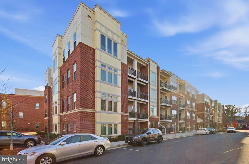 Image 6 of property listing at 10755 FAIRGROUNDS DR #102, Fairfax, VA 22030