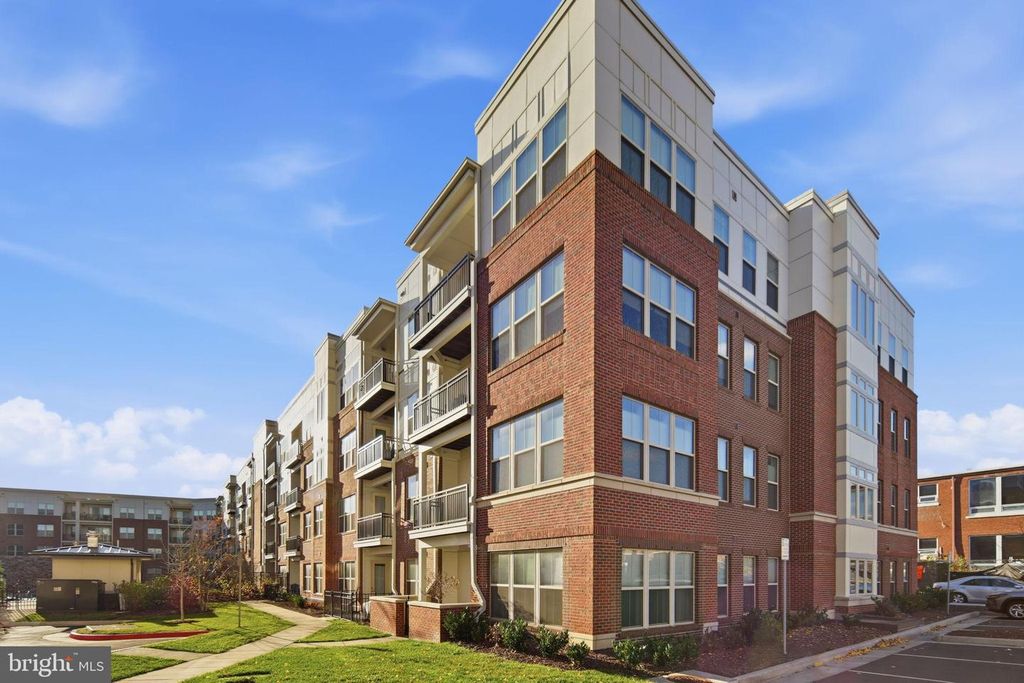 Image 7 of property listing at 10755 FAIRGROUNDS DR #102, Fairfax, VA 22030