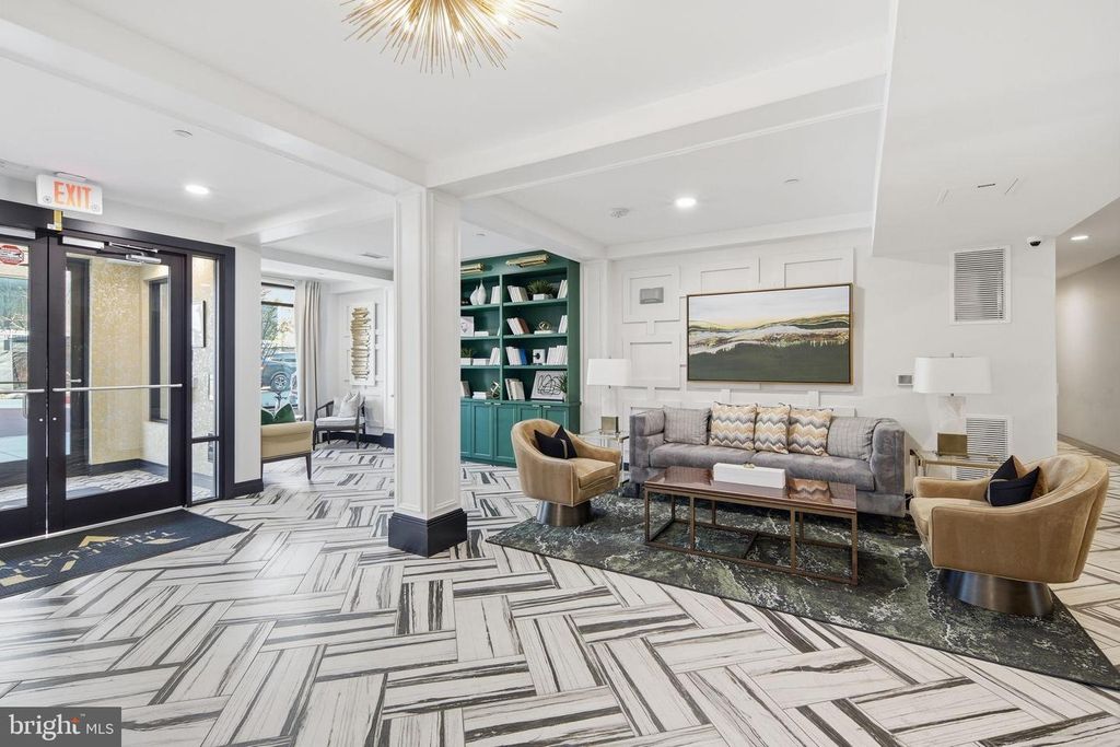 Image 10 of property listing at 10755 FAIRGROUNDS DR #102, Fairfax, VA 22030