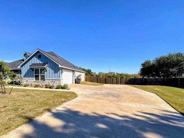 1535 Bent Creek Drive, Cleburne, TX 76033