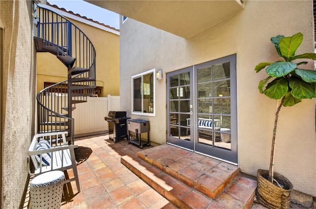 330 Ultimo Avenue, Long Beach, CA 90814