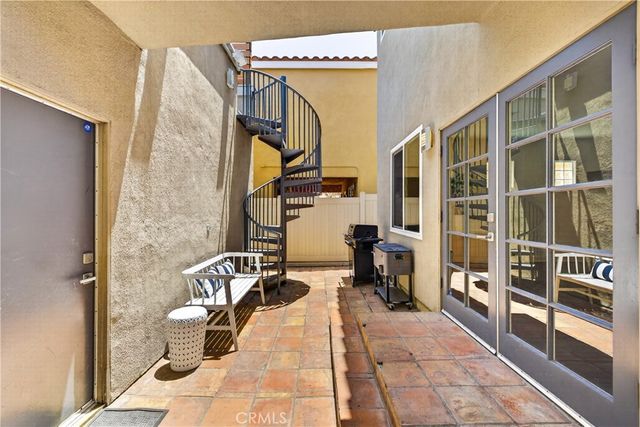 330 Ultimo Avenue, Long Beach, CA 90814