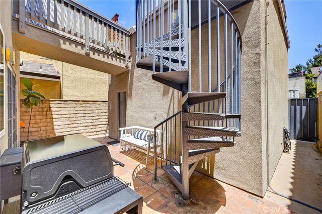 330 Ultimo Avenue, Long Beach, CA 90814