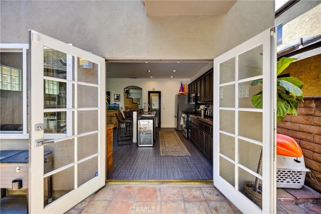 330 Ultimo Avenue, Long Beach, CA 90814