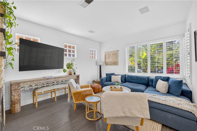 330 Ultimo Avenue, Long Beach, CA 90814