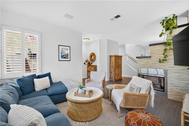 330 Ultimo Avenue, Long Beach, CA 90814