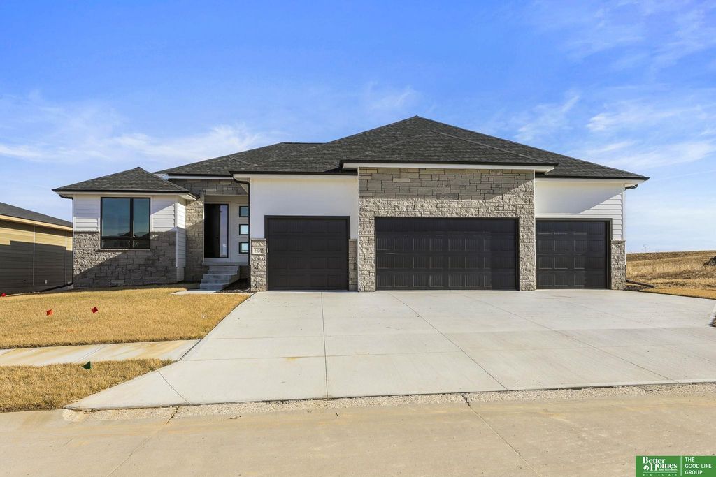 5709 N 195th Street, Elkhorn, NE 68022