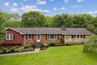 2049 Graceland Dr, Goodlettsville, TN 37072