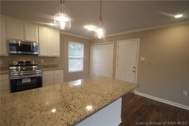 9165 High Street, Georgetown, IN 47122