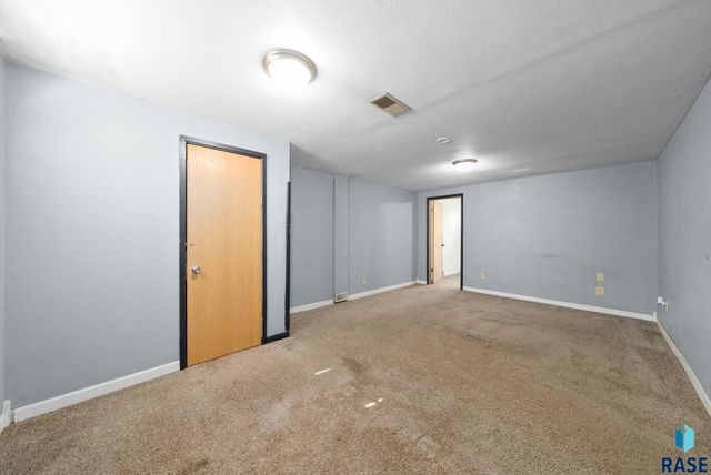 900 S 4th Ave Avenue, Sioux Falls, SD 57104