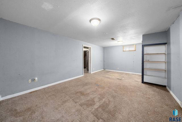 900 S 4th Ave Avenue, Sioux Falls, SD 57104