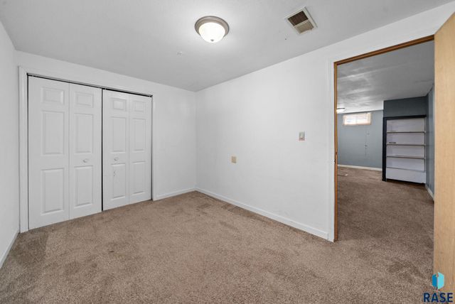 900 S 4th Ave Avenue, Sioux Falls, SD 57104