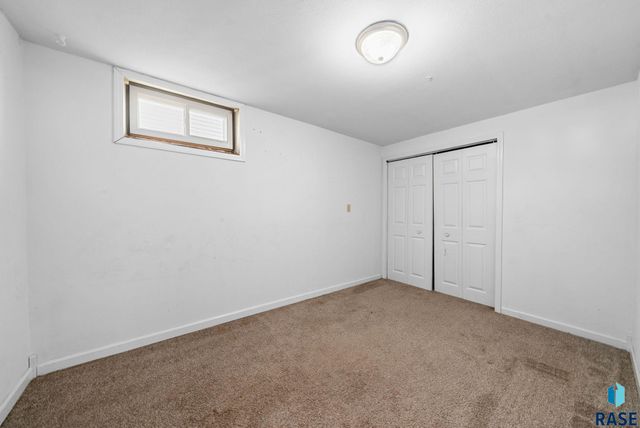 900 S 4th Ave Avenue, Sioux Falls, SD 57104