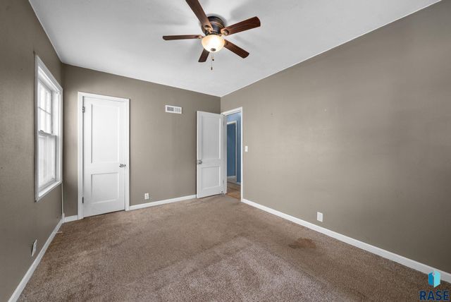 900 S 4th Ave Avenue, Sioux Falls, SD 57104