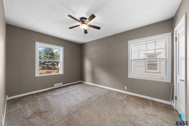 900 S 4th Ave Avenue, Sioux Falls, SD 57104