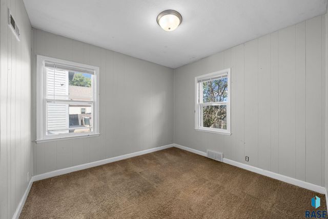 900 S 4th Ave Avenue, Sioux Falls, SD 57104