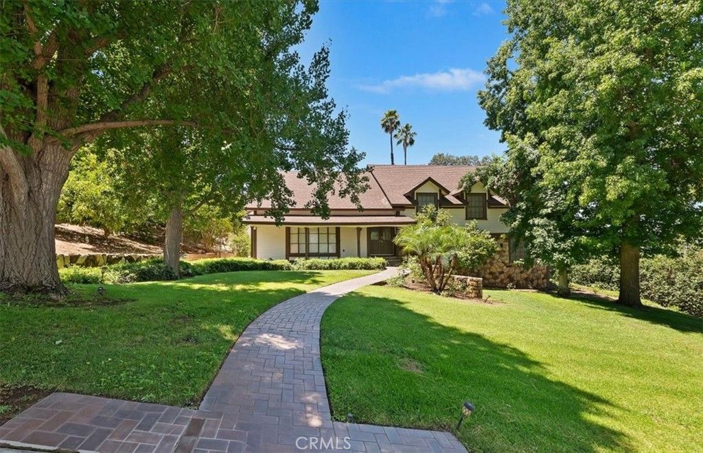 Image 2 of property listing at 2154 Gainsborough, Riverside, CA 92506