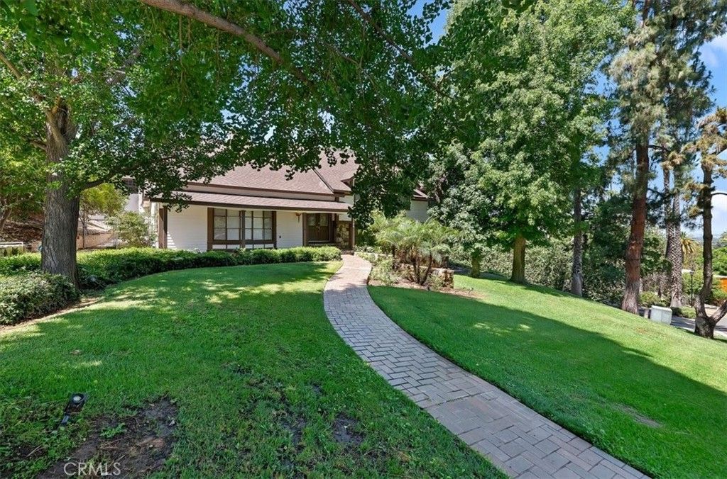 Image 3 of property listing at 2154 Gainsborough, Riverside, CA 92506