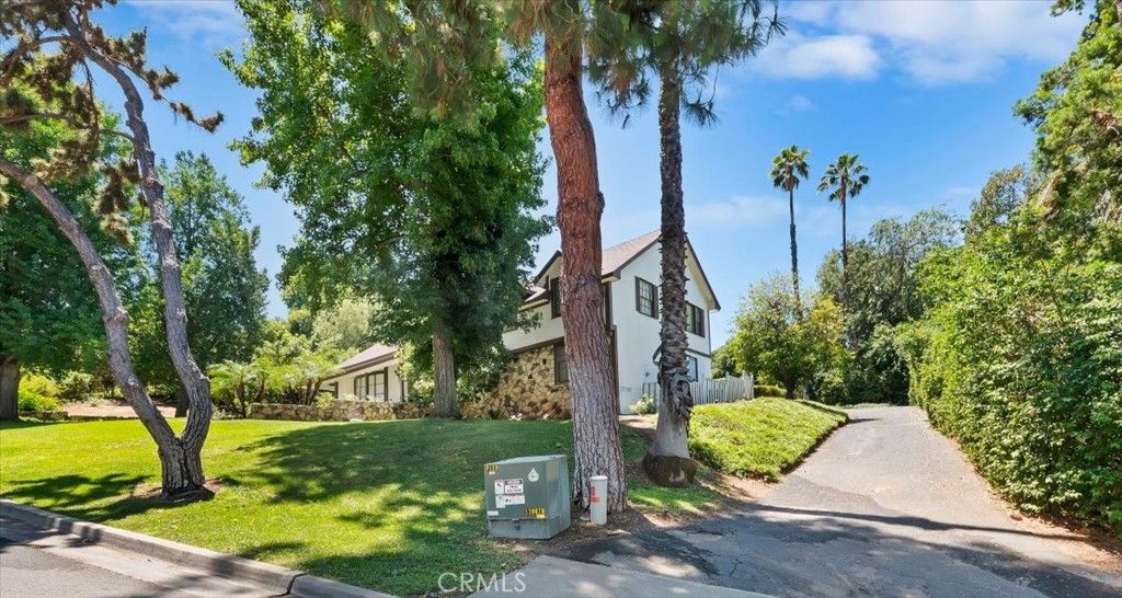 Image 5 of property listing at 2154 Gainsborough, Riverside, CA 92506