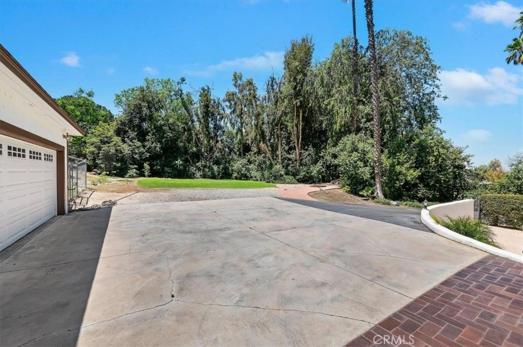 Image 71 of property listing at 2154 Gainsborough, Riverside, CA 92506