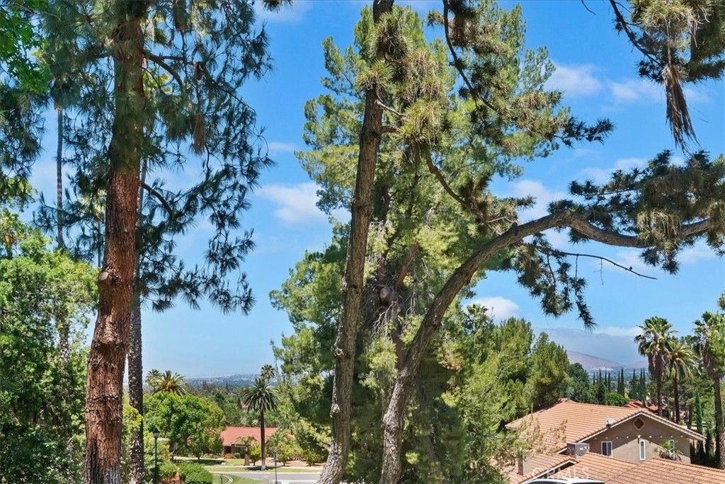 Image 8 of property listing at 2154 Gainsborough, Riverside, CA 92506
