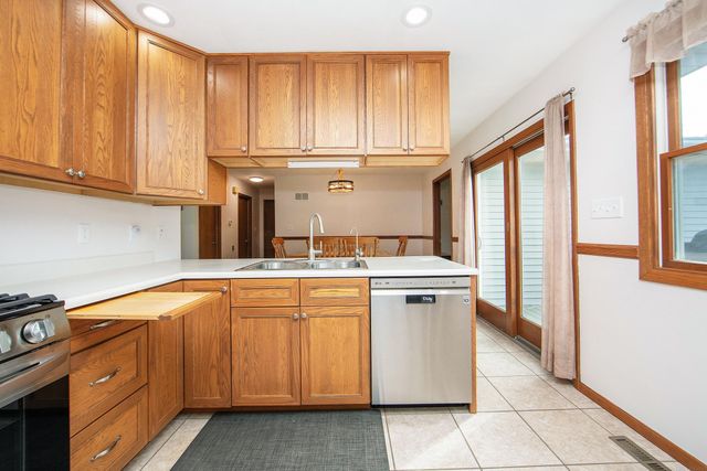 1101 9th St NW, Waverly, IA 50677