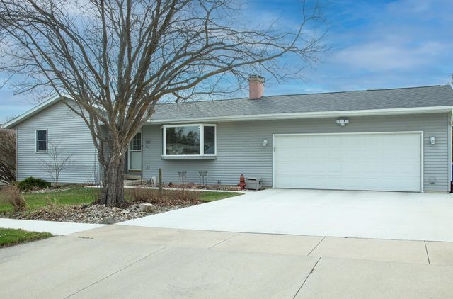 1101 9th St NW, Waverly, IA 50677