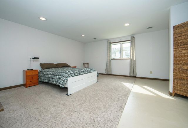 1101 9th St NW, Waverly, IA 50677