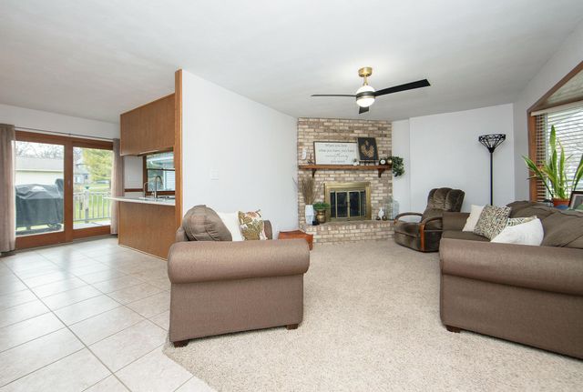 1101 9th St NW, Waverly, IA 50677