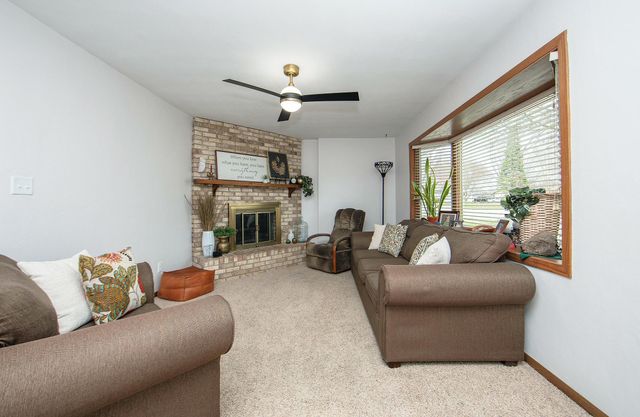 1101 9th St NW, Waverly, IA 50677