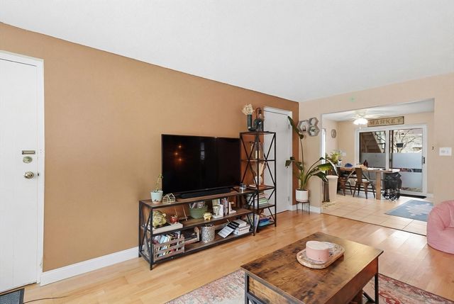 70 Washington Park Dr 6, Andover, MA 01810