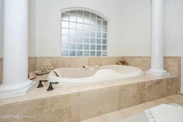 2408 Olde Oak Pointe, Ocean Springs, MS 39564