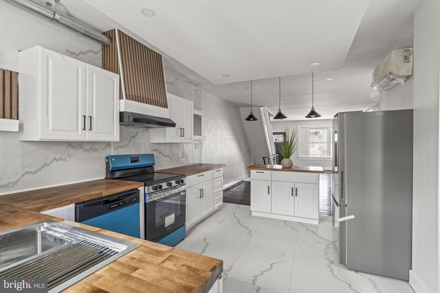 4935 N 8TH ST, Philadelphia, PA 19120