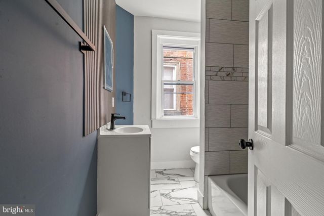 4935 N 8TH ST, Philadelphia, PA 19120