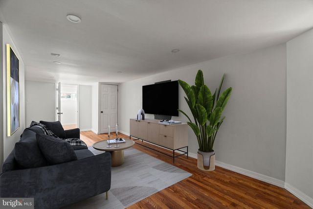 4935 N 8TH ST, Philadelphia, PA 19120