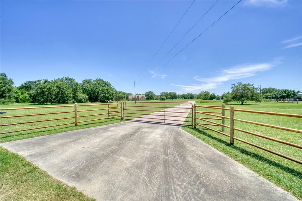 9945 Oxford Cemetery Road, Madisonville, TX 77864 — photo 2