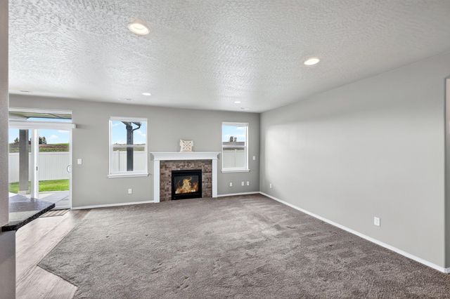 3290 Harvest Bluff Dr, Cheney, WA 99004