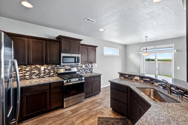 3290 Harvest Bluff Dr, Cheney, WA 99004