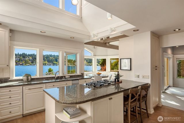 4640 95th Avenue NE, Yarrow Point, WA 98004