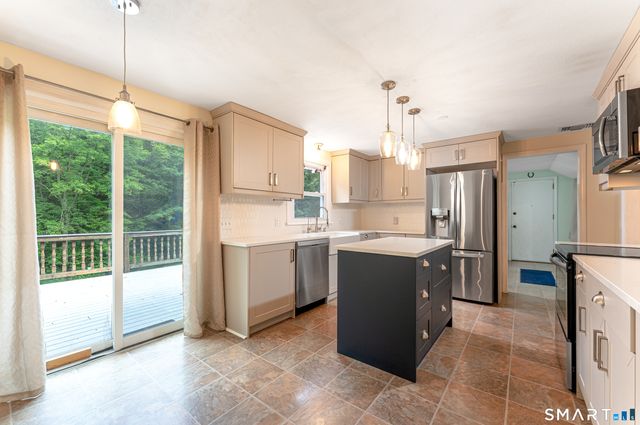 85 Oakcliff Road, Middletown, CT 06457