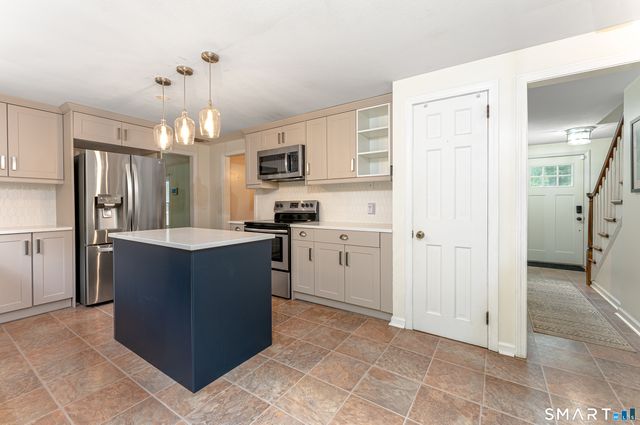 85 Oakcliff Road, Middletown, CT 06457