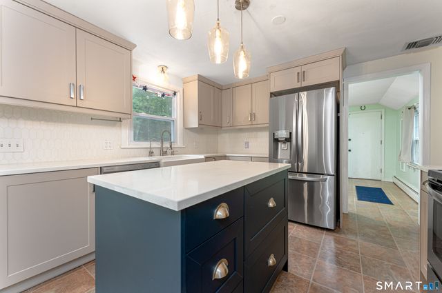 85 Oakcliff Road, Middletown, CT 06457