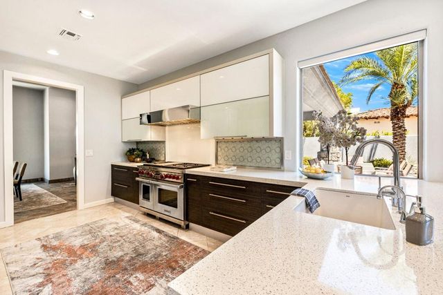 28 Clancy Lane S, Rancho Mirage, CA 92270
