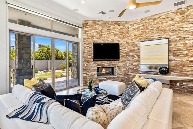 28 Clancy Lane S, Rancho Mirage, CA 92270