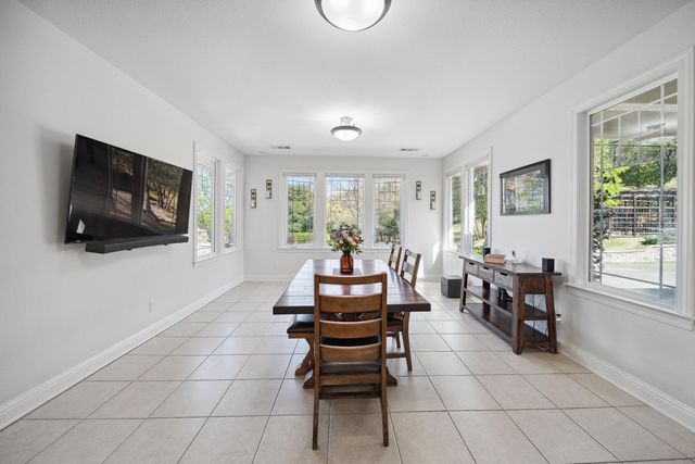 16281 Valparaiso Way, Redding, CA 96001